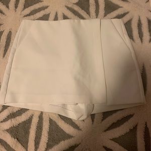 SUPER CUTE WHITE SKORT